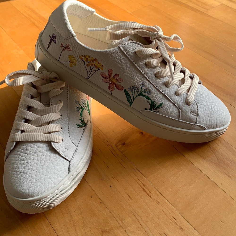 NWOT soludos Ibiza pressed flower sneaker